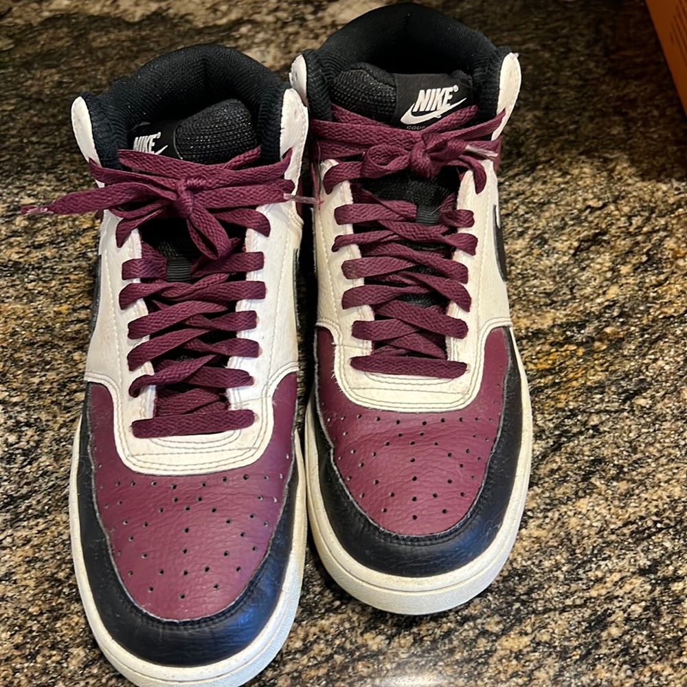 NIKE COURT VIEW